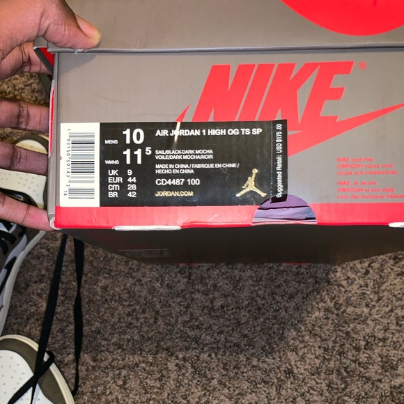 Athletic_Shoes